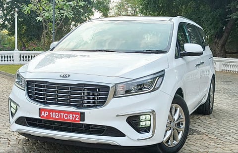 carnival premium mpv