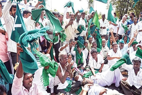 sugarcane-farmers-protest-in-bengaluru