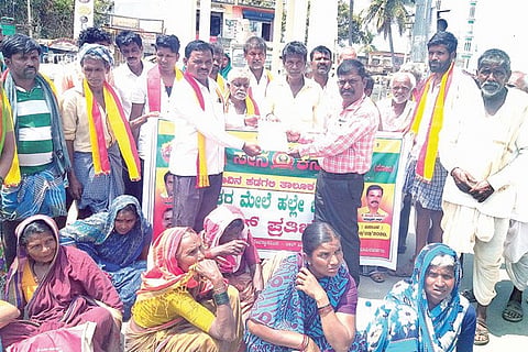 090320 Hadagali Kannada Sene Protest