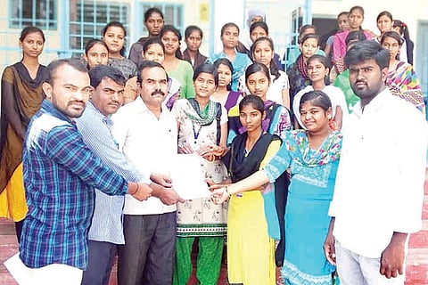 180320 Gangavati KCS Woments College Students Appeal