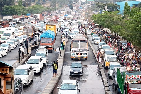 23 Nela ph 03 Toll Trafic Jam