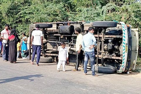 29032020 Lingasaguru Vehicle accident