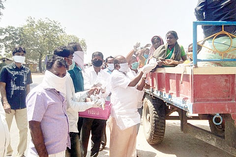 29032020 Siraguppa MLA Food, water supply