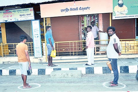 Koppal Corona Effect People Q in Circle