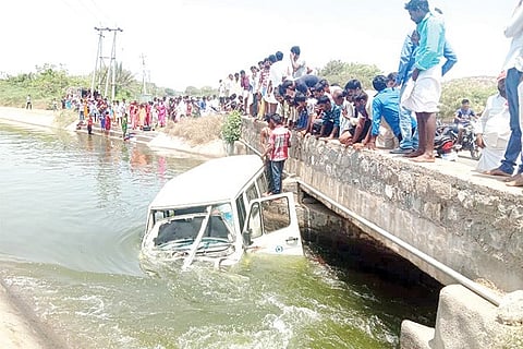 Maski Rangapura Near Temple Roll on Canel