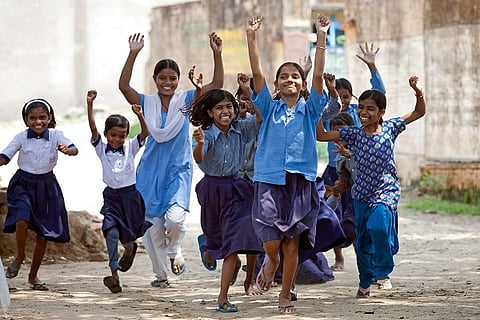 School children without bag 5 MAR 20