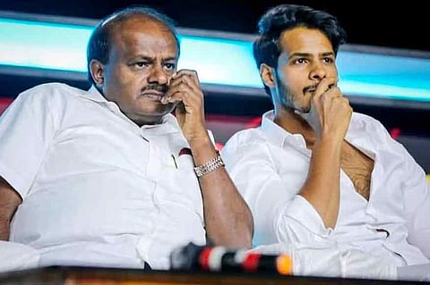 hd-kumaraswamy-with-nikil-kumarswamy