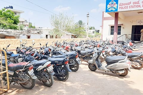 12042020 Lingasaguru Bike seized