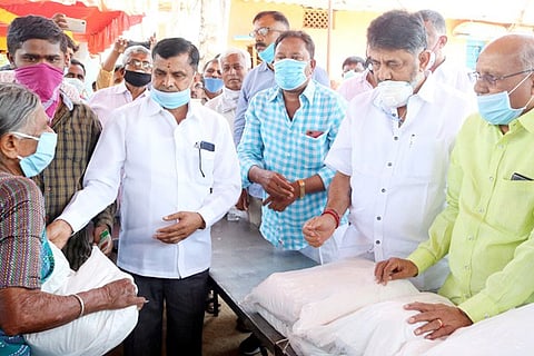 13 Nela Ph 01 DK Shivakumar Food Kit Disterbution