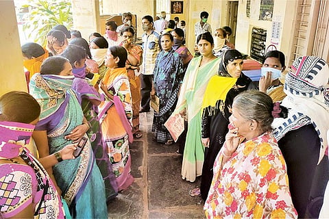 13042020 Sandur womens Protest