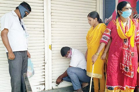 150420 Manvi Rules Break Shop Lock