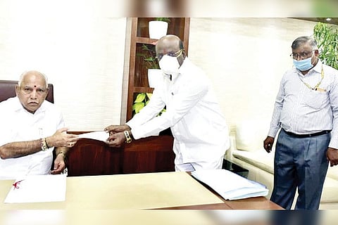 160420 Manappa Vajjal Donation to CM Fund