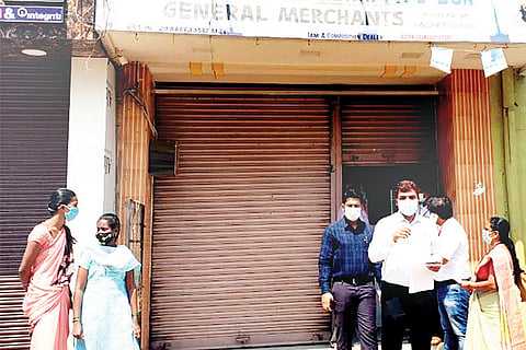 20042020 Hospet Officers attack