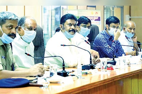 26042020 Bellary Minister Anandsingh Meeting