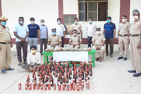 26042020 Lingasugur Liquor sales Arrest