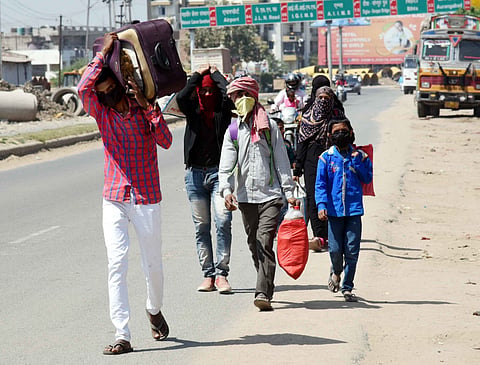 Patna: Migrant workers leave for their homes amid 21-day nationwide lockdown imposed as a measure to contain the spread of  coronavirus, in Patna on March 31, 2020. (Photo: IANS)