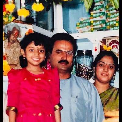 haripriya-with-her-father-nad-mother