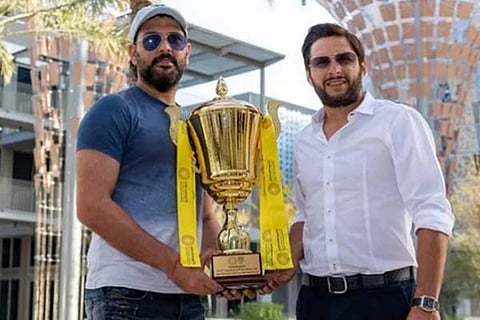shaid afridi yuvi strong