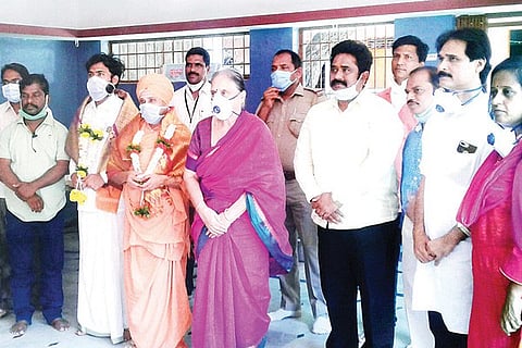 010520 Hadagali Covid 19 Organation Honared Office