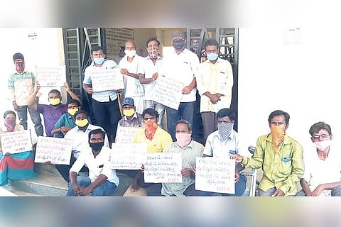 04052020 Gangavathi disabled Protest