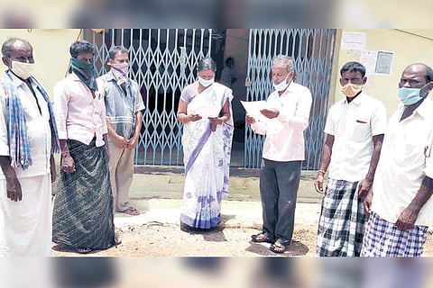 070520 Kampli Hamala Workers Appeal Tahasildar