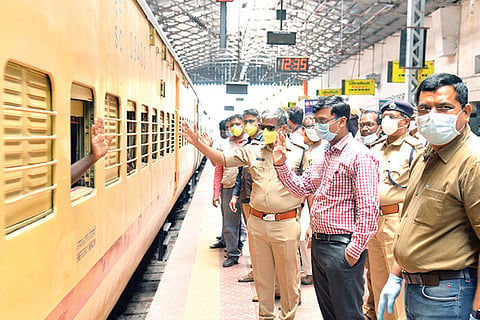 220520 Ballari to Jharkhand Sharamika Special Train