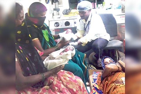 230520 Raichuru Mamadapura Ambulance Twins Birth