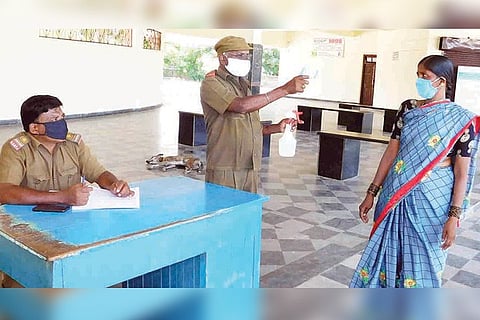250520 Kampli Bus Stand Thermal Screening