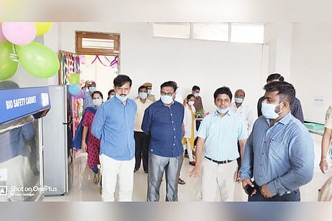 25052020 Koppal DC visit to Quarantine Center