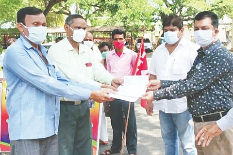 DAVANAGERE hamali karmikaru