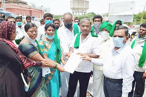 01062020 Raichur YTPS Formars protest