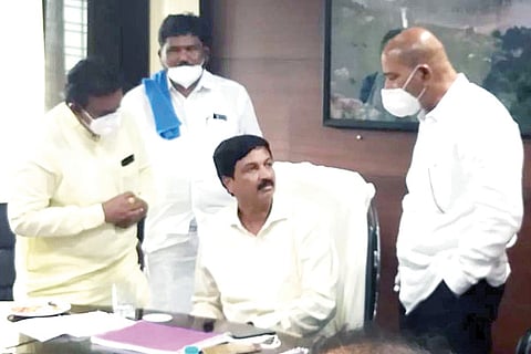 100620 Hanumasagara Minister Ramesh Jarakiholi