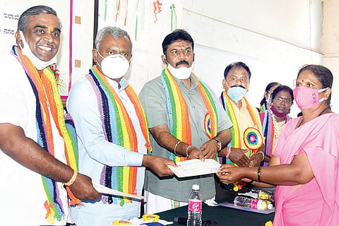 Ballari Asha Workers Check Issue