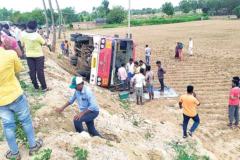 Yalaburga Bus Roll 5 Injured