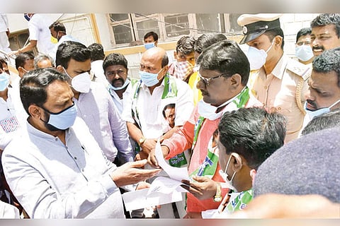 23062020 Raichur JDS Workers protest