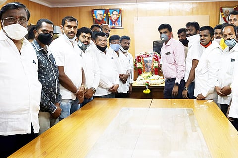 27 Nela Ph 01 KempeGowda jayanthi