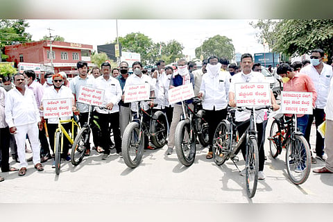 29062020 Raichur Congress Protest