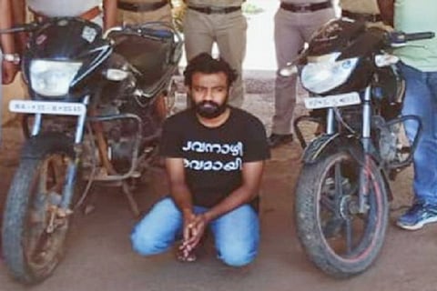 Bike thief karawar 1