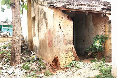 HUN-JUNE-11-1(NILUVAGILU SCHOOL DAMAGED ROOM)