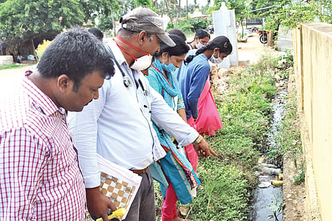 HUN-JUNE-11-9(HEALTH OFFICERS AT NILUVAGILU)