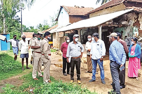 HUN-JUNE-4-11(OFFICIALS VISITED TO HOSAPENJALLI)