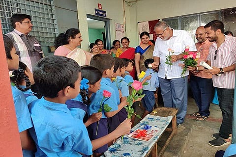 S Suresh Kumar With School Children 1