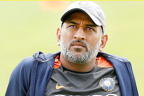 dhoni_web