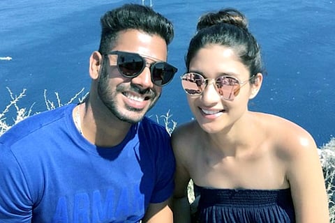 manoj-tiwary-and-wife-Susmita_web