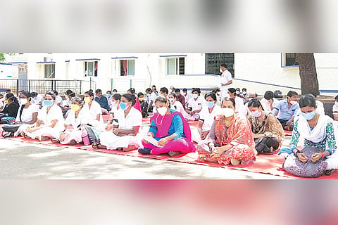 07072020 Bellary VIMS Nures Protest