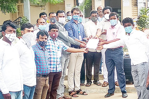 100720 HB Halli Govt Employess Protest