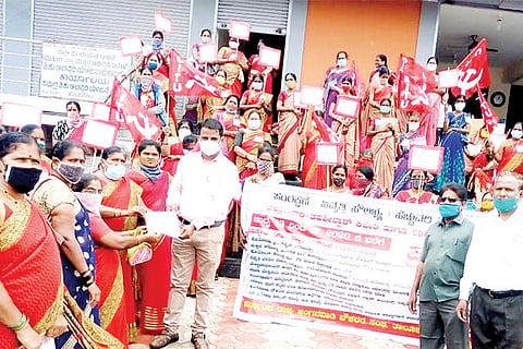 Hosapete Anganawadi Workers Protest