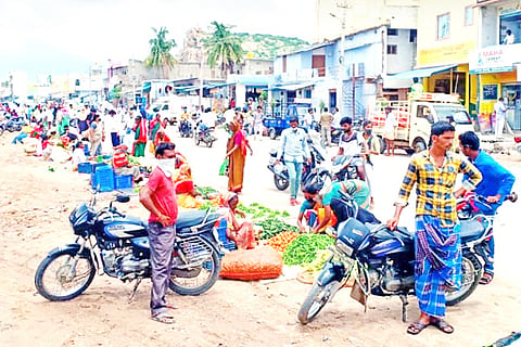 200720 Sirawara Weekly Market on Mainroad