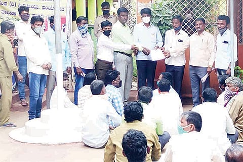 Kushtagi Taluk Gramapanchayat Workers Appeal