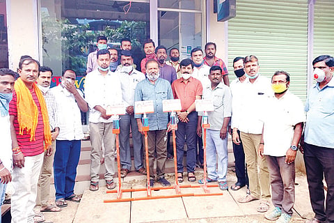 230720 Koppal CV Chandrashekhar Sanitizer Stand Distribute